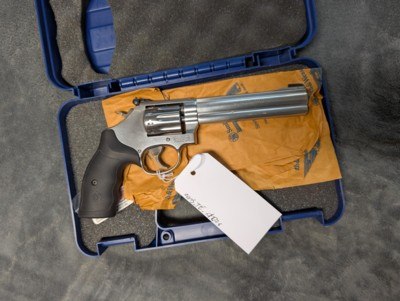 SMITH & WESSON MODEL 617-6 IN 22LR, 6