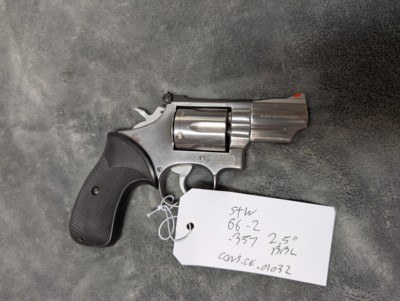 SMITH & WESSON 66-2 .357 MAGNUM, IN EXCELLENT CONDITION WITH 2.5