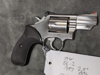 SMITH & WESSON 66-2 .357 MAGNUM, IN EXCELLENT CONDITION WITH 2.5