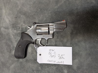 SMITH & WESSON 66-2 .357 MAGNUM, IN EXCELLENT CONDITION WITH 2.5