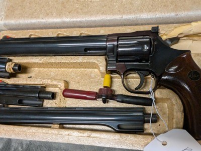 DAN WESSON 15-2 IN .357 MAG WITH 2.5