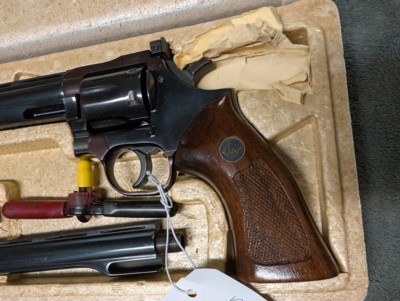 DAN WESSON 15-2 IN .357 MAG WITH 2.5