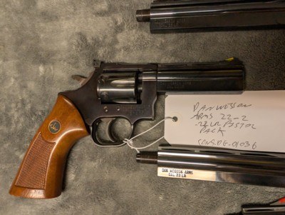 DAN WESSON 22 CHAMBERED IN .22LR PISTOL PACK, 2.5