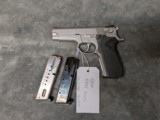 SMITH& WESSON 5906 9MM IN EXCELLENT CONDITION, 4
