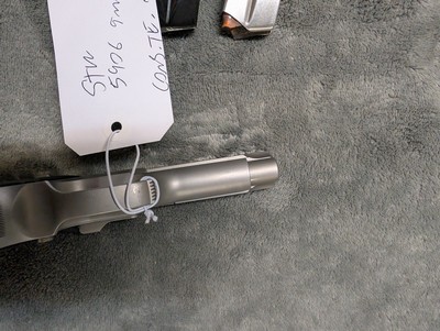 SMITH& WESSON 5906 9MM IN EXCELLENT CONDITION, 4