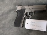 SMITH& WESSON 5906 9MM IN EXCELLENT CONDITION, 4