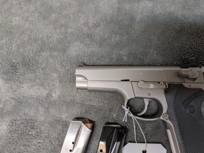 SMITH& WESSON 5906 9MM IN EXCELLENT CONDITION, 4