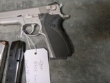 SMITH& WESSON 5906 9MM IN EXCELLENT CONDITION, 4