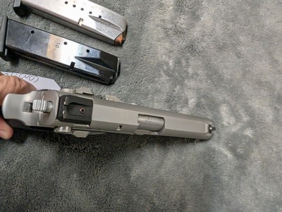 SMITH& WESSON 5906 9MM IN EXCELLENT CONDITION, 4