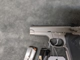 SMITH& WESSON 5906 9MM IN EXCELLENT CONDITION, 4