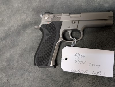 SMITH& WESSON 5906 9MM IN EXCELLENT CONDITION, 4
