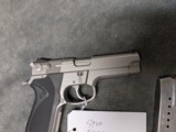 SMITH& WESSON 5906 9MM IN EXCELLENT CONDITION, 4