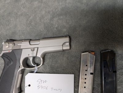 SMITH& WESSON 5906 9MM IN EXCELLENT CONDITION, 4