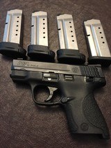 Smith&Wesson M &P 40 cal - 1 of 2