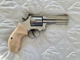 Smith and Wesson Model 686-4, .357 Revolver, Rare 4 Inch Barrel Round Butt, High Polish, Looks New! - 4 of 10