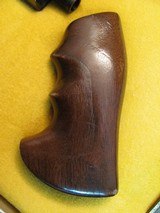 DAN WESSON DOUBLE ACTION 357MAGNUM PISTOL PACKREVOLVER WITH ADJUSTABLE SIGHTS & 8, 6, 4 & 2-1/2” BARRELS, CASE, BUCKLE, PATCH & TOOL - 7 of 24