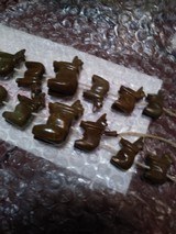 Native American Indian
Wyoming Jade 15 carved Bear Fetish (Sage Nephrite) and Heishi Necklace 1930's - 4 of 5
