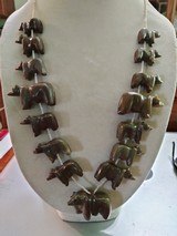 A wonderful 24 inch carved
Bear fetish necklace 24 inches long Wyoming
Jade ? piece 1940's - 1 of 1