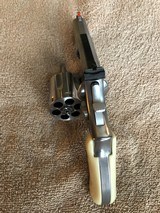Excellent Smith and Wesson 686-3 Snubbie .357 Magnum - 7 of 11