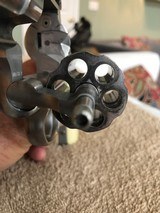 Excellent Smith and Wesson 686-3 Snubbie .357 Magnum - 9 of 11