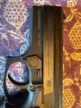 Beretta 8040 Cougar 40 SW As New in Box - 2 of 10