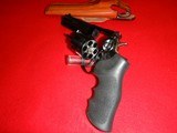 RUGER GP100 BLUE STEEL 6-SHOT REVOLVER W/BIANCHI HOLSTER & 3 SPEEDLOADERS - 7 of 8