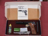 Smith & Wesson Model 422 Target, 22LR - 1 of 2