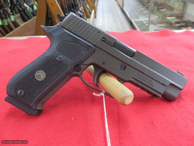 Sig Sauer P220 Legion, 45ACP