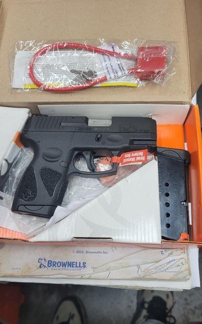 TAURUS G2S 40S&W 2X 6 ROUND MAGS BLACK NEW IN BOX - Image 1 of 2