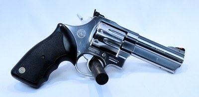 Taurus Model 608 8 Shot 357 Magnum 4" Barrel - Image 2 of 15