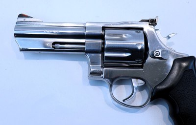Taurus Model 608 8 Shot 357 Magnum 4" Barrel - Image 3 of 15