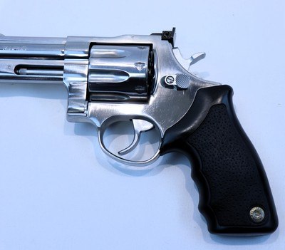 Taurus Model 608 8 Shot 357 Magnum 4" Barrel - Image 4 of 15