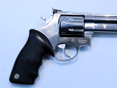 Taurus Model 608 8 Shot 357 Magnum 4" Barrel - Image 6 of 15