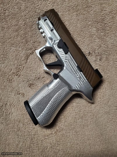 Sig M18, 9mm.