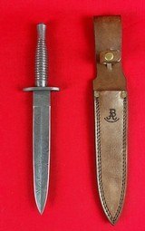 Unique Fairbairn-Sykes Style Damascus fighting knife w/ leather sheath - 1 of 5