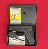 Glock 22 Gen 2 40S&W w/ original case - 1 of 6