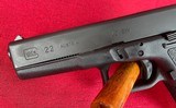 Glock 22 Gen 2 40S&W w/ original case - 3 of 6