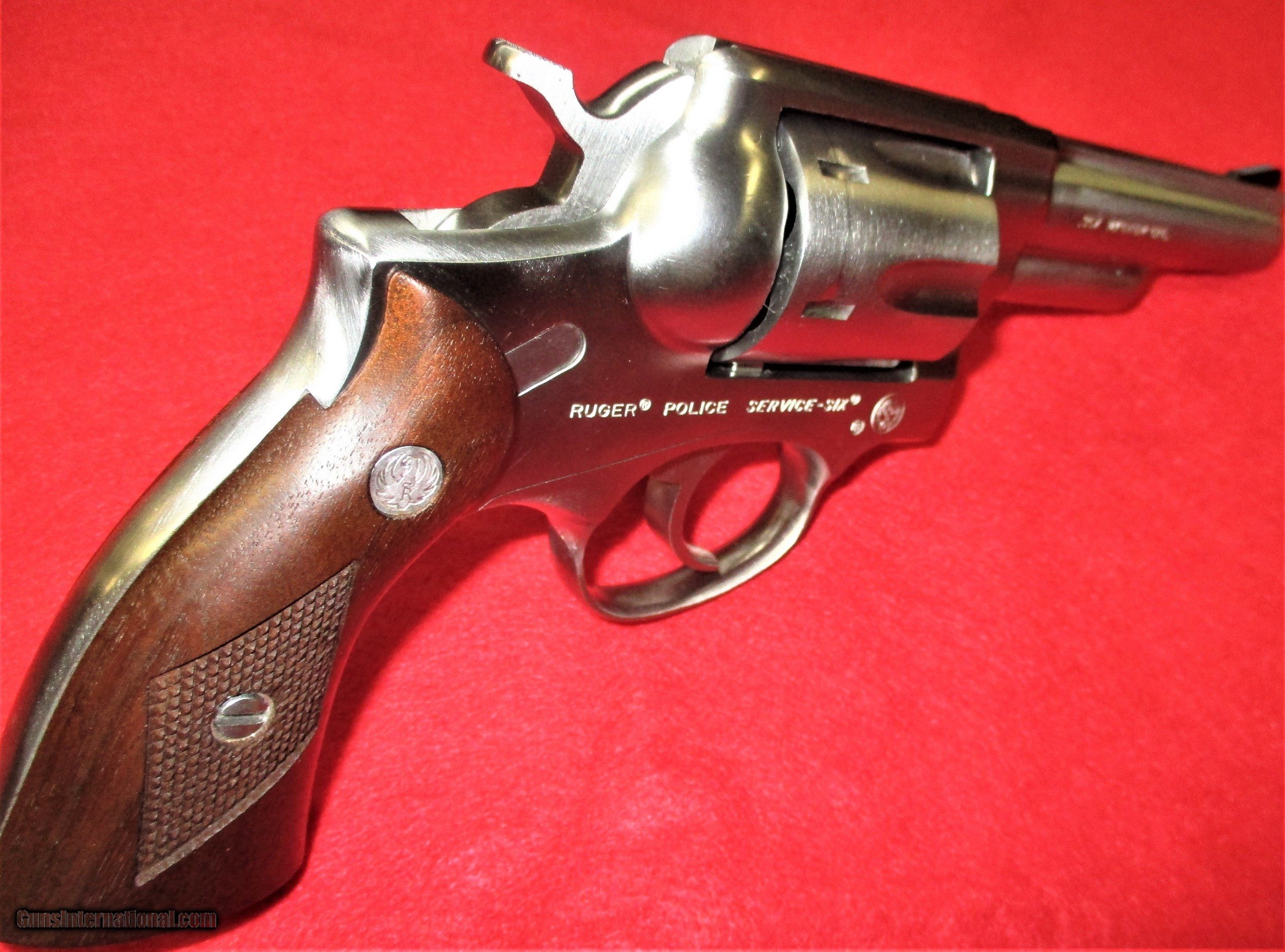 ruger service six vs smith and wesson model 10