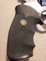 SMITH AND WESSON MODEL 686 .357 - 3 of 21