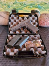 Glock 22 .40 S&W - 1 of 7