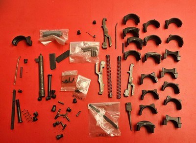 LOT OF ASSORTED SHOTGUN PARTS - Image 3 of 12