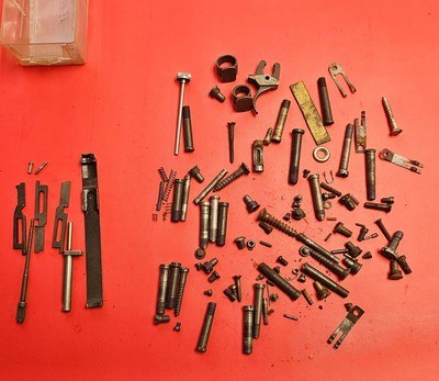 LOT OF ASSORTED SHOTGUN PARTS - Image 7 of 12