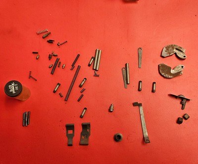 LOT OF ASSORTED SHOTGUN PARTS - Image 8 of 12
