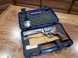 Smith & Wesson Model 686 Plus Deluxe 357 Magnum 6 in. - 2 of 7