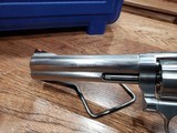 Smith & Wesson Model 686 Plus Deluxe 357 Magnum 6 in. - 4 of 7