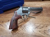 Smith & Wesson Model 686 Plus Deluxe 357 Magnum 6 in. - 6 of 7