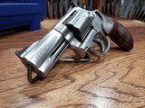 Smith & Wesson Model 686-6 Plus Deluxe 3 in. - 2 of 6