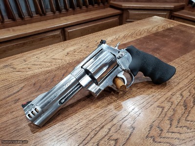 Smith & Wesson Model 460 XVR 460 S&W Magnum 5 in.