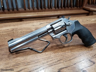 Smith & Wesson Model 617 22 LR 6 in.