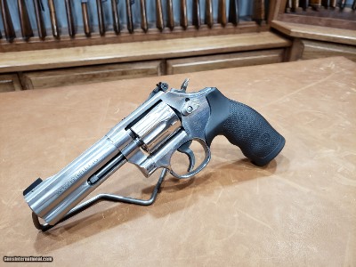 Smith & Wesson Model 617 22 LR Stainless 4